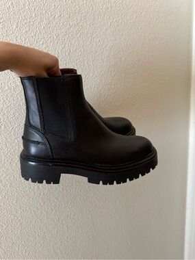Zara Black Leather Chelsea Boots
